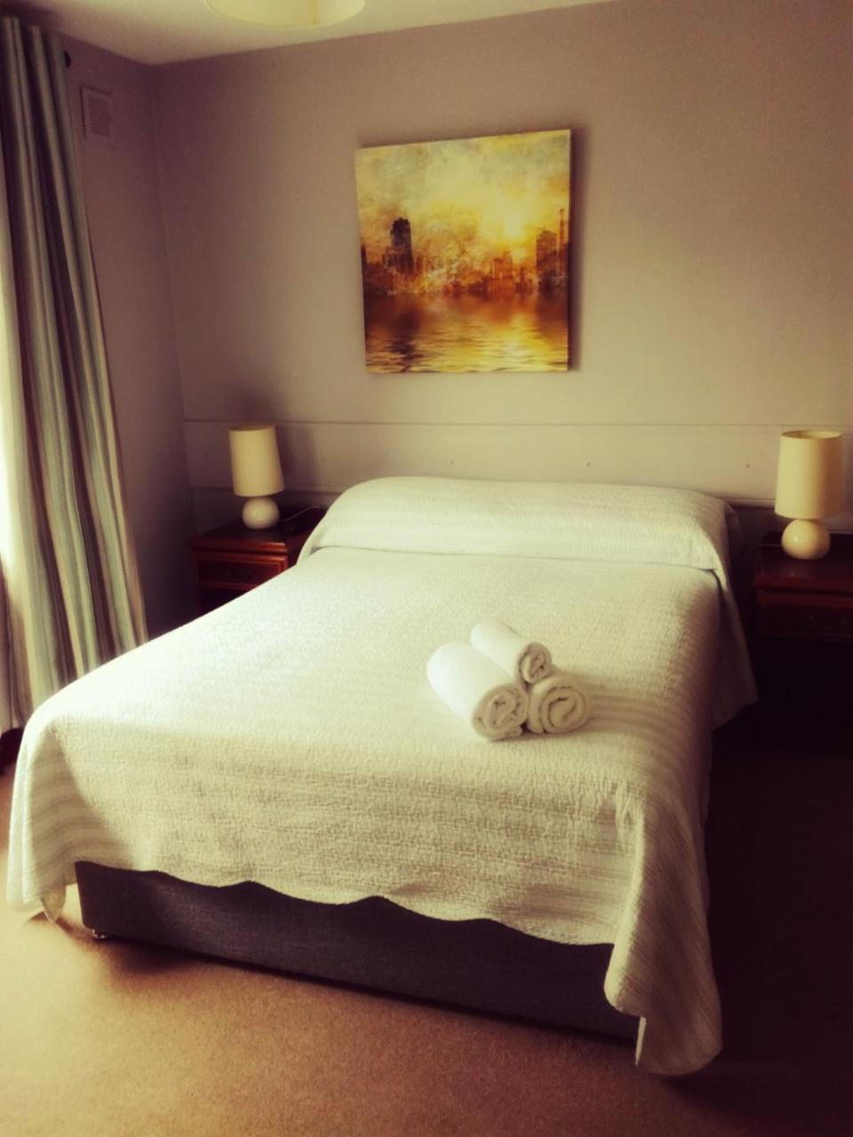 Amber Lodge Budget Accommodation גלוואיי מראה חיצוני תמונה