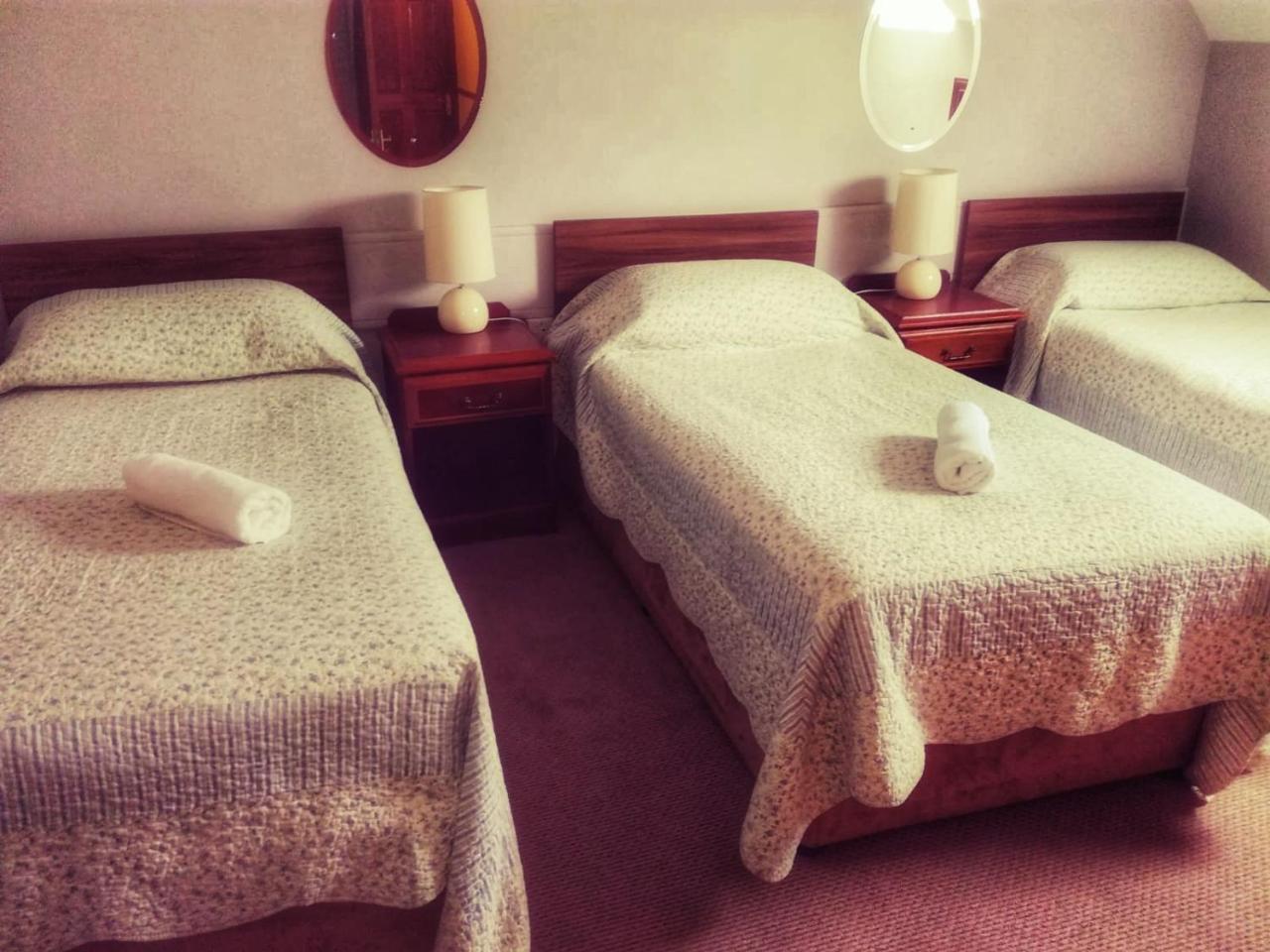 Amber Lodge Budget Accommodation גלוואיי מראה חיצוני תמונה